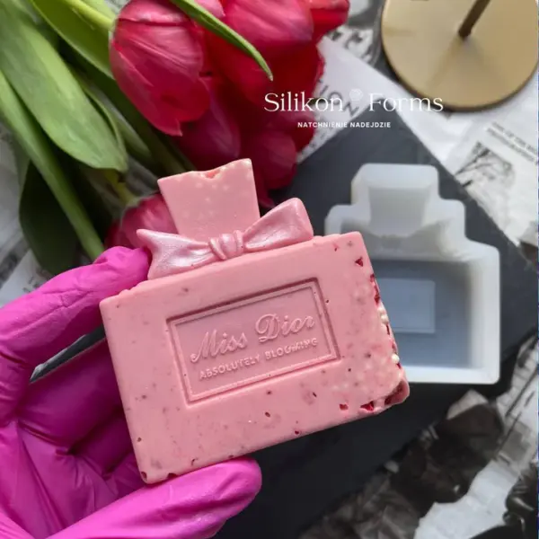 Mulaj din silicon Parfumul „Miss Dior”